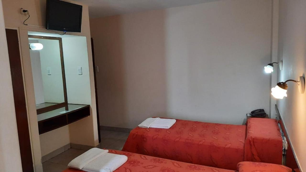 Hotel Marilian II Salta Bagian luar foto