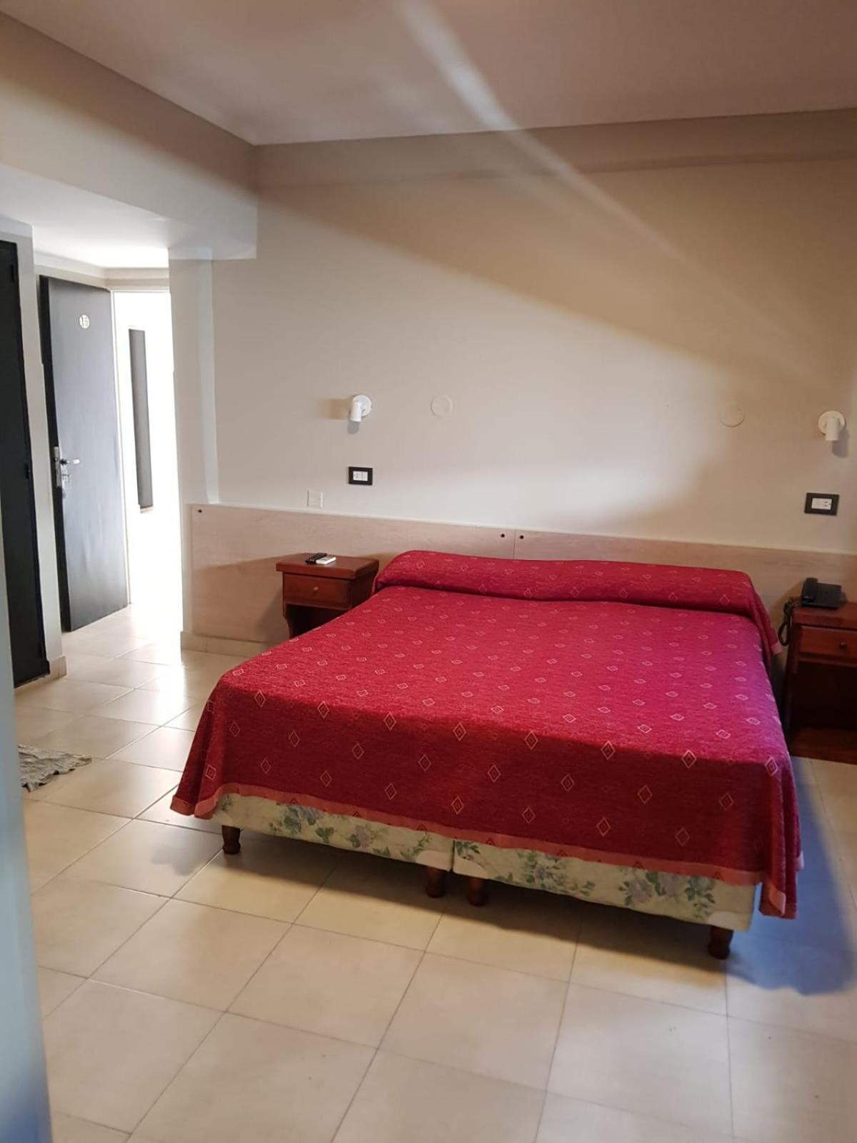 Hotel Marilian II Salta Bagian luar foto