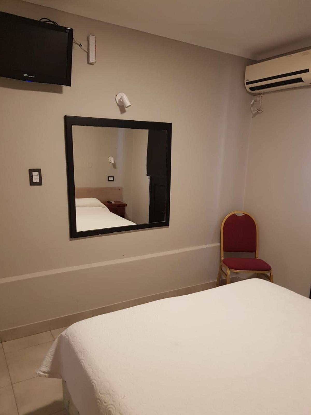 Hotel Marilian II Salta Bagian luar foto